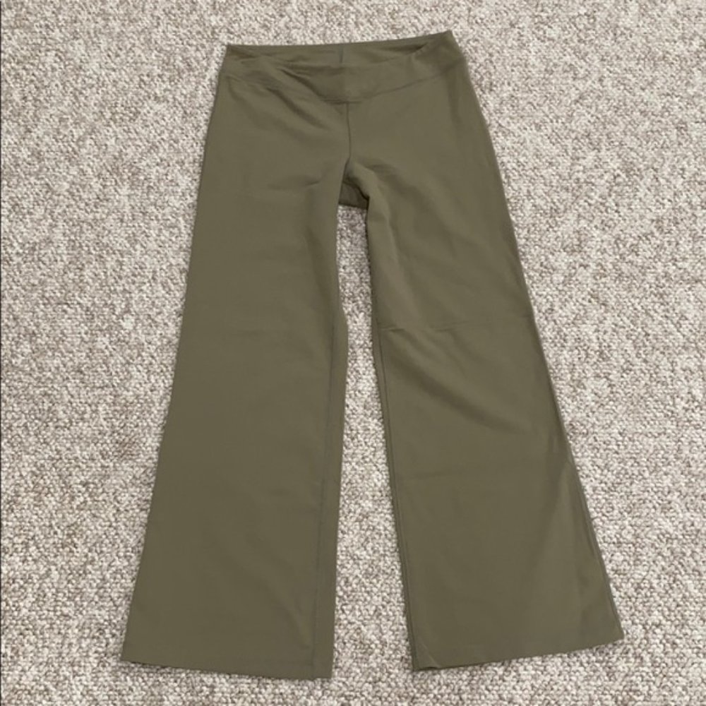 ATHLETA bootcut yoga pant size medium petite